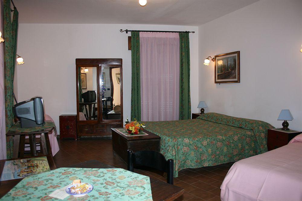 Suite Regina Кастелмола Екстериор снимка