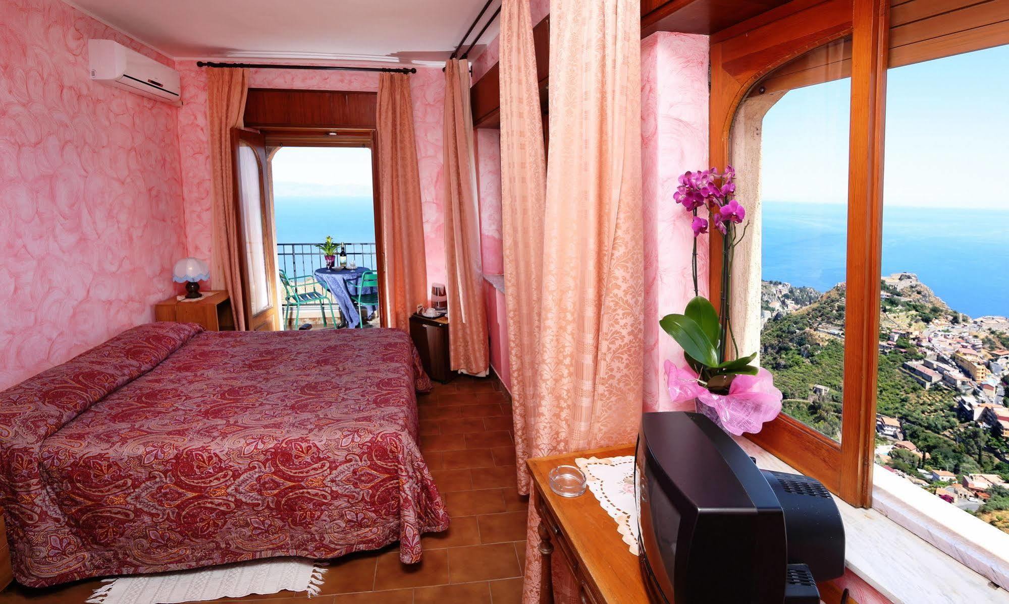 Suite Regina Кастелмола Екстериор снимка