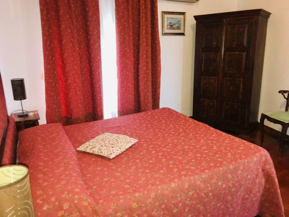 Suite Regina Кастелмола Екстериор снимка